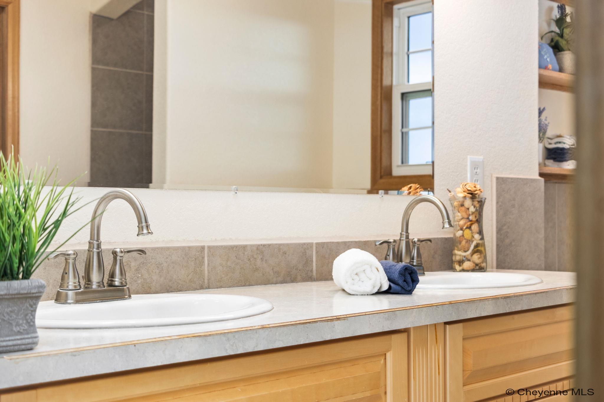 Cheyenne, Wyoming, 82009, United States, 3 Bedrooms Bedrooms, ,3 BathroomsBathrooms,Residential,For Sale,1968825