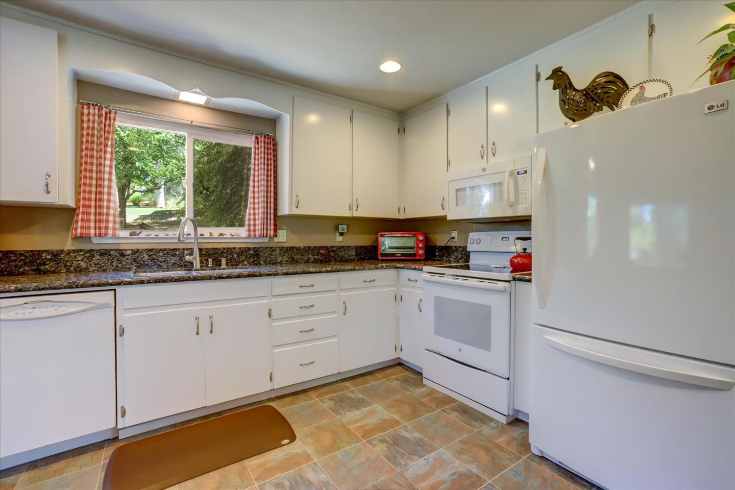 Auburn, California, 95602, United States, 3 Bedrooms Bedrooms, ,2 BathroomsBathrooms,Residential,For Sale,1976114