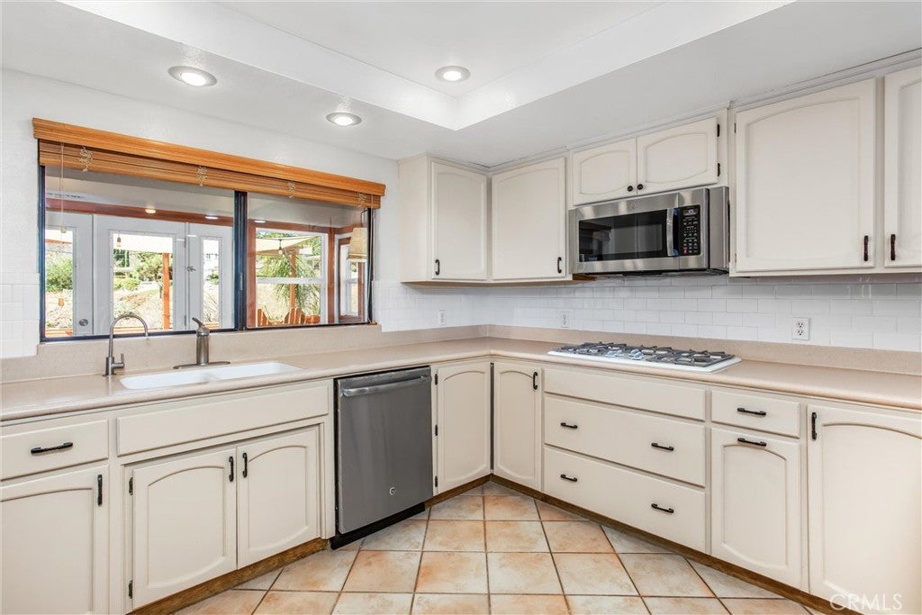 Cherry Valley, California, 92223, United States, 6 Bedrooms Bedrooms, ,3 BathroomsBathrooms,Residential,For Sale,1973904