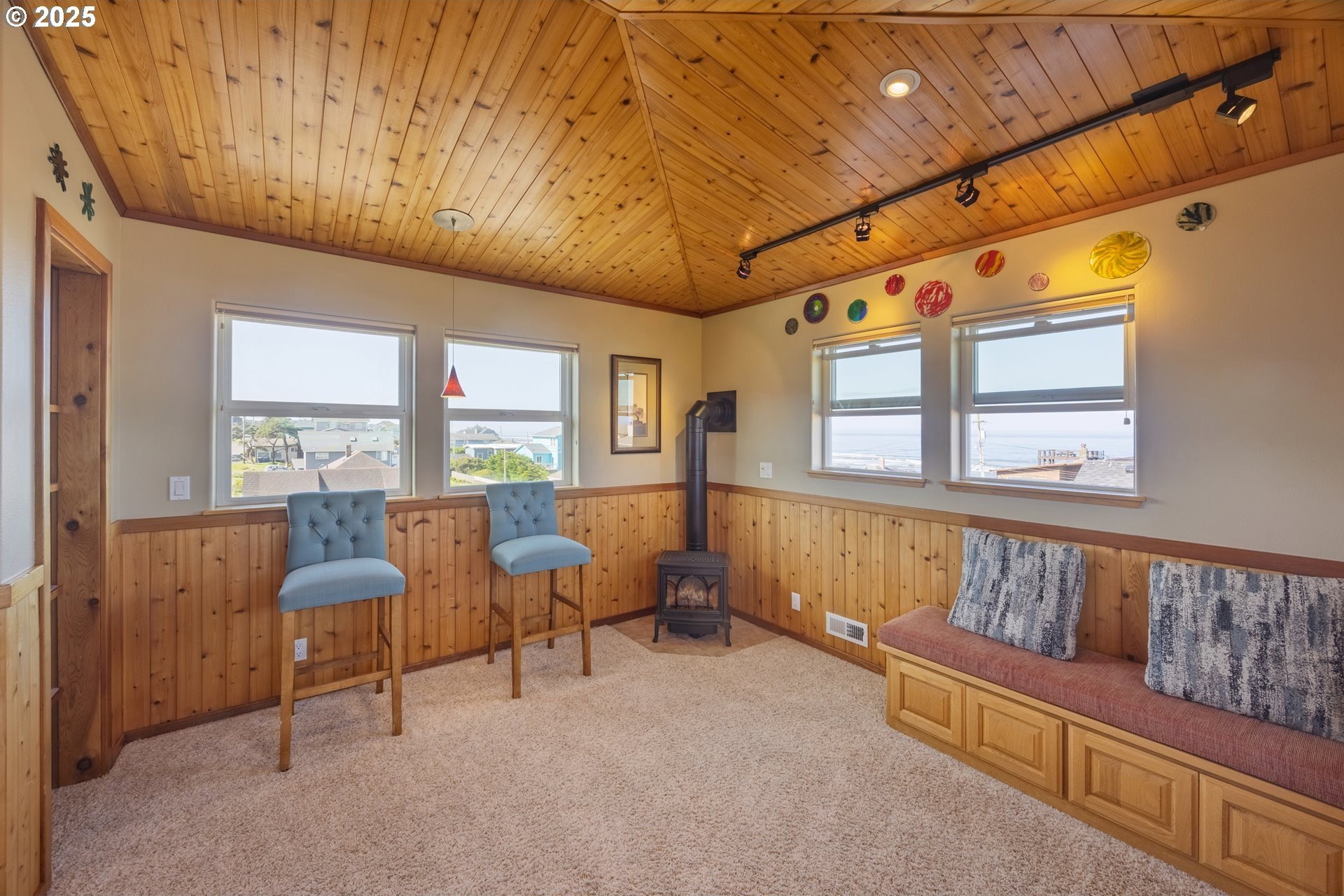 Lincoln City, Oregon, 97367, United States, 4 Bedrooms Bedrooms, ,3 BathroomsBathrooms,Residential,For Sale,1793948