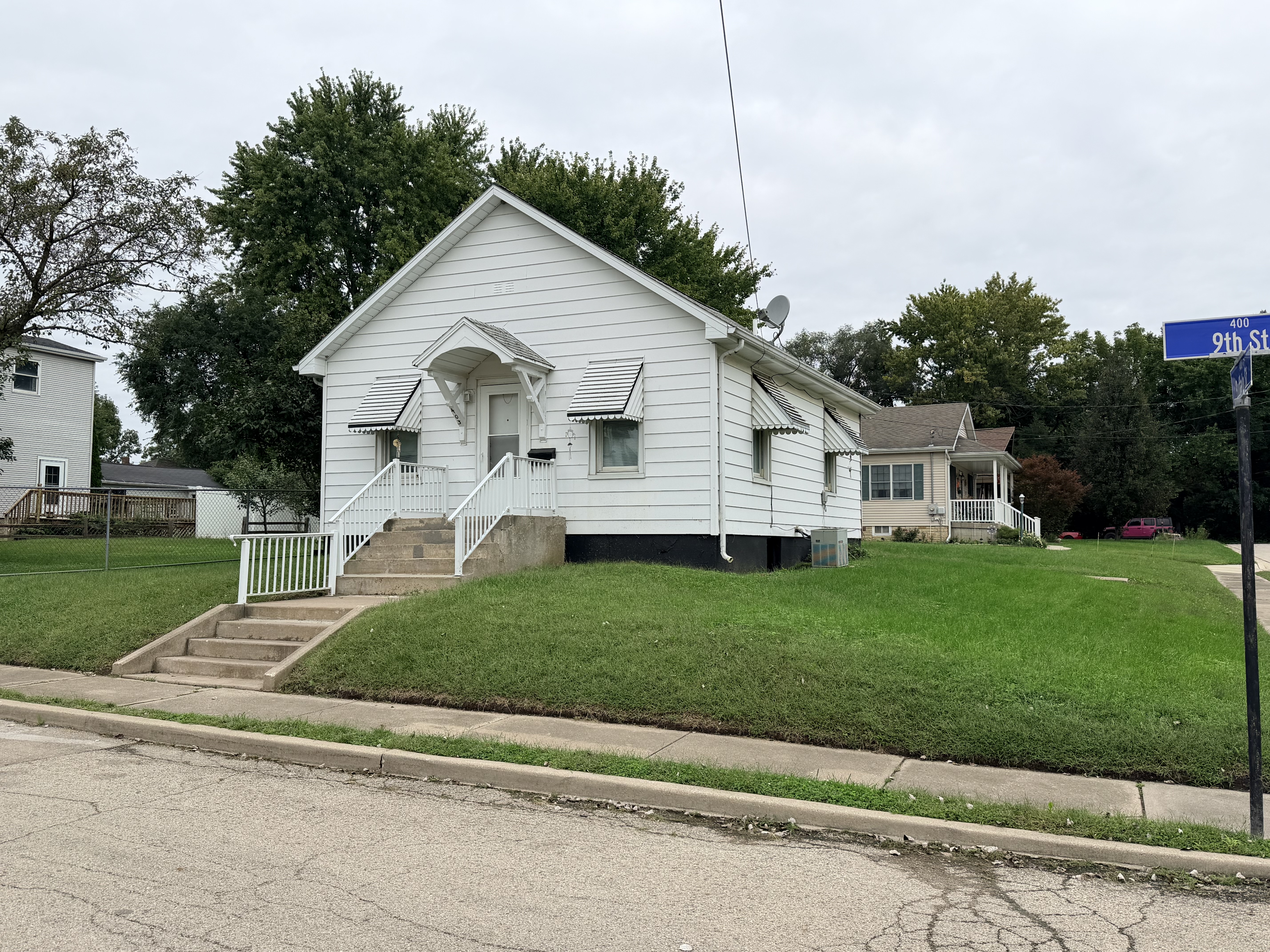 9th St, Peru, IL 61354