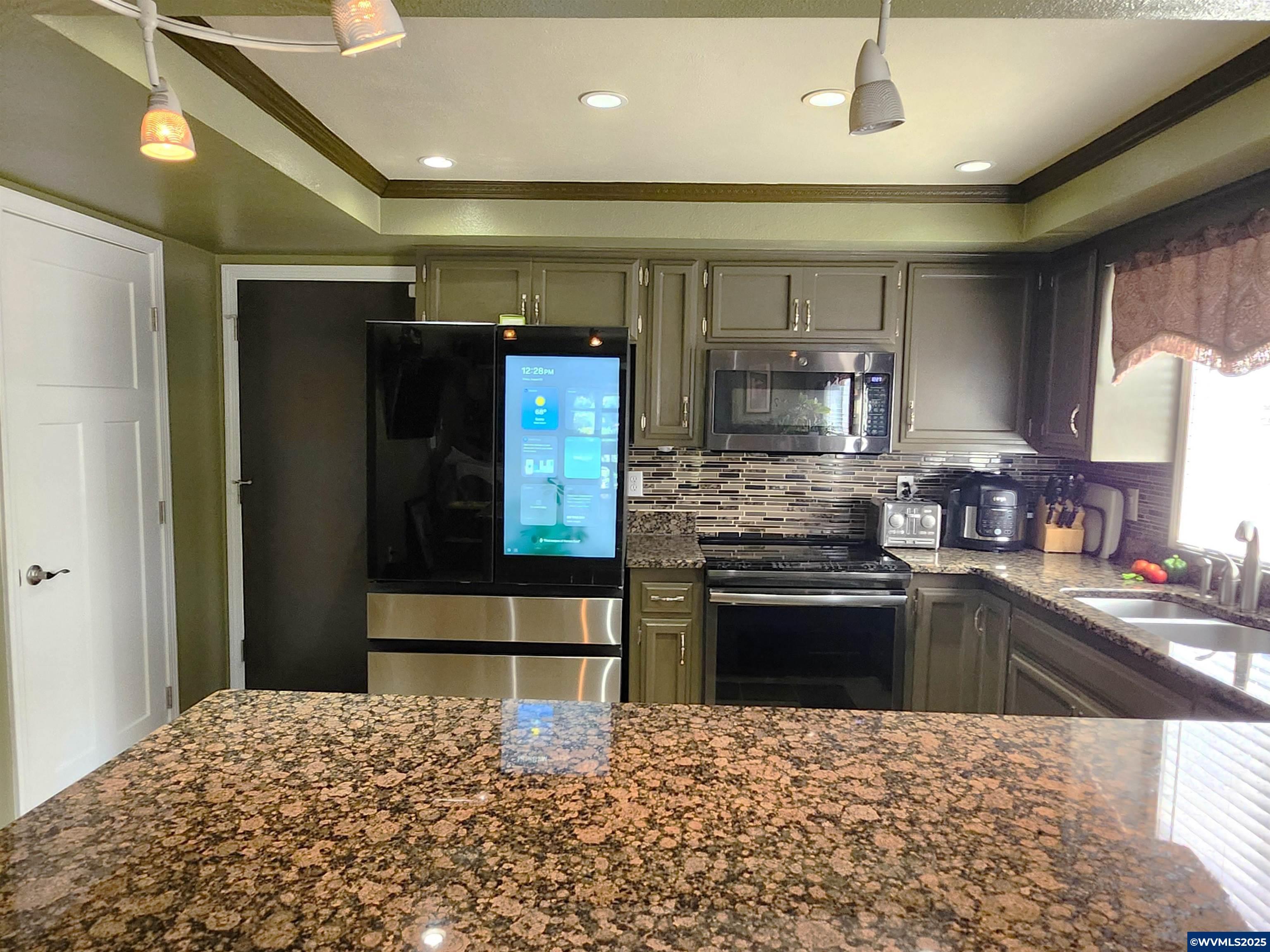 Salem, Oregon, 97304, United States, 4 Bedrooms Bedrooms, ,3 BathroomsBathrooms,Residential,For Sale,1906579