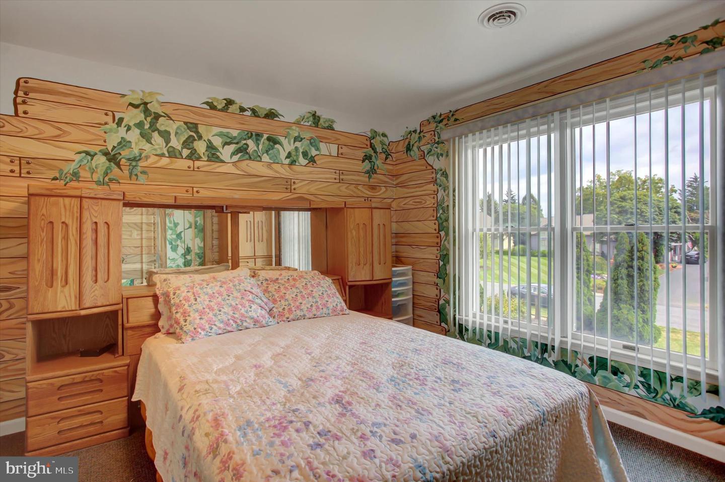 Chambersburg, Pennsylvania, 17202, United States, 5 Bedrooms Bedrooms, ,6 BathroomsBathrooms,Residential,For Sale,1989609