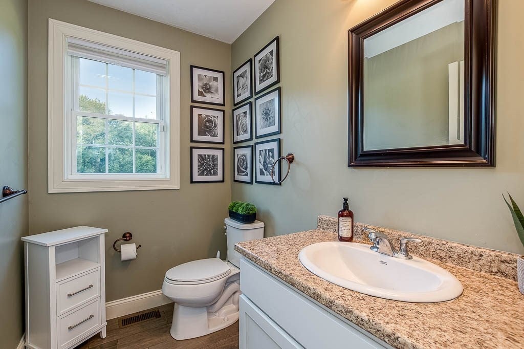 Lakeville, Massachusetts, 02347, United States, 3 Bedrooms Bedrooms, ,3 BathroomsBathrooms,Residential,For Sale,1921746