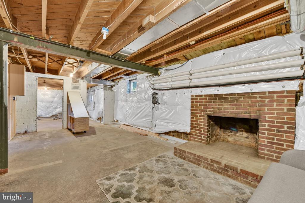 Arlington, Virginia, 22213, United States, 5 Bedrooms Bedrooms, ,5 BathroomsBathrooms,Residential,For Sale,1982488