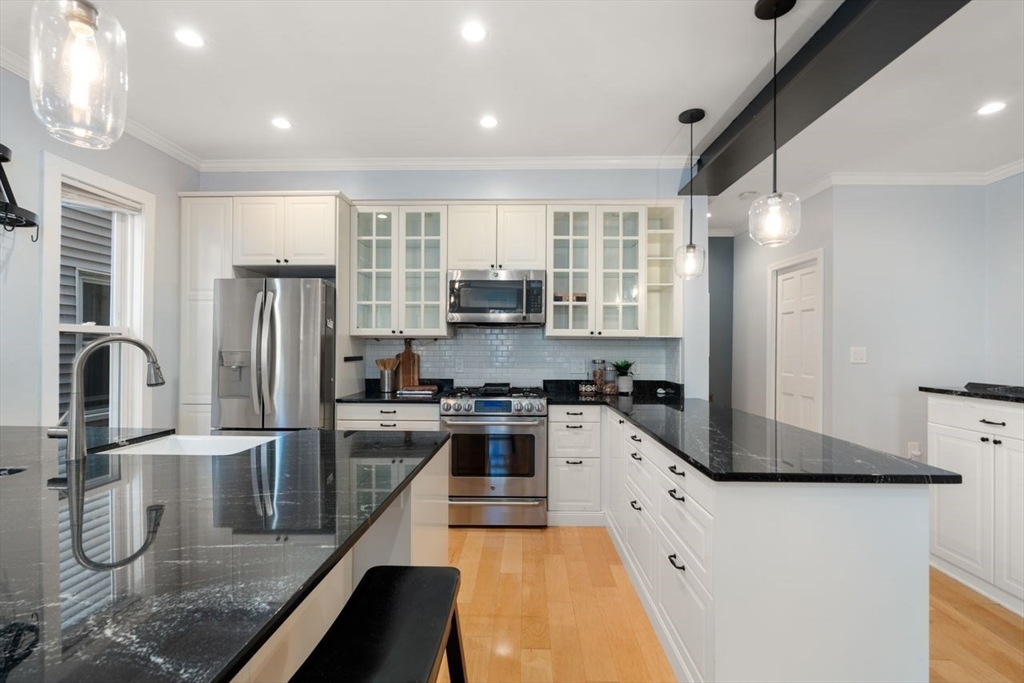 Cambridge, Massachusetts, 02139, United States, 5 Bedrooms Bedrooms, ,3 BathroomsBathrooms,Residential,For Sale,1939167