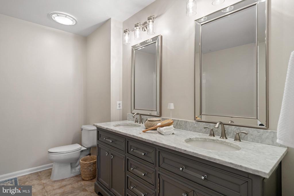 Sterling, Virginia, 20165, United States, 3 Bedrooms Bedrooms, ,4 BathroomsBathrooms,Residential,For Sale,1984617