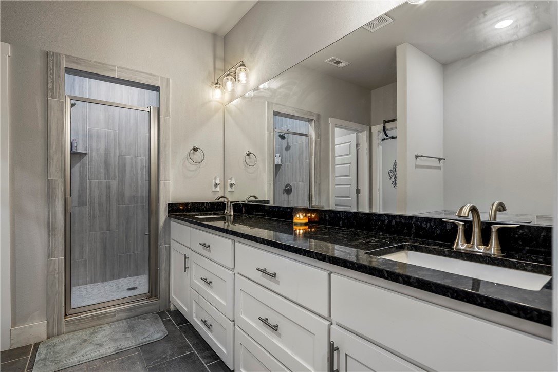 Fayetteville, Arkansas, 72704, United States, 3 Bedrooms Bedrooms, ,3 BathroomsBathrooms,Residential,For Sale,1901346