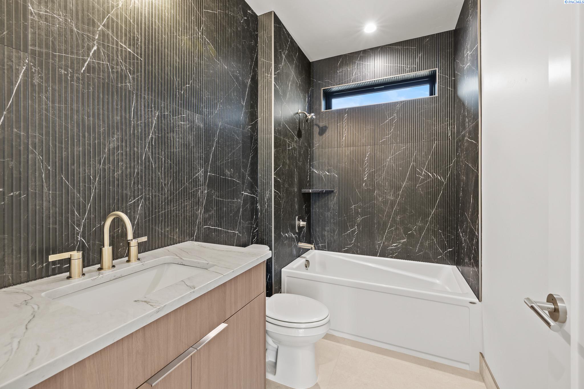 Richland, Washington, 99352, United States, 4 Bedrooms Bedrooms, ,2 BathroomsBathrooms,Residential,For Sale,2000118