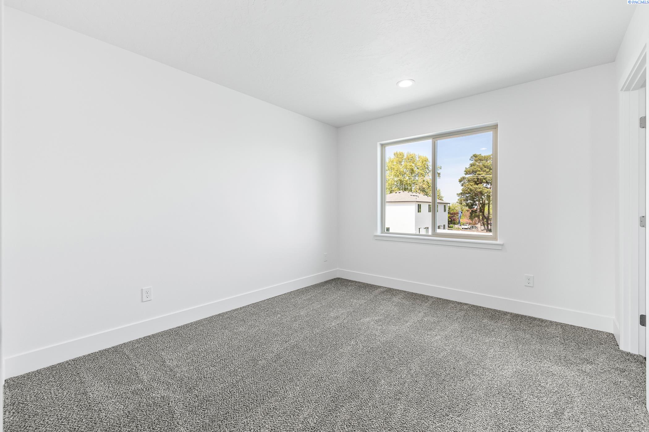 Kennewick, Washington, 99337, United States, 6 Bedrooms Bedrooms, ,Residential,For Sale,1796144