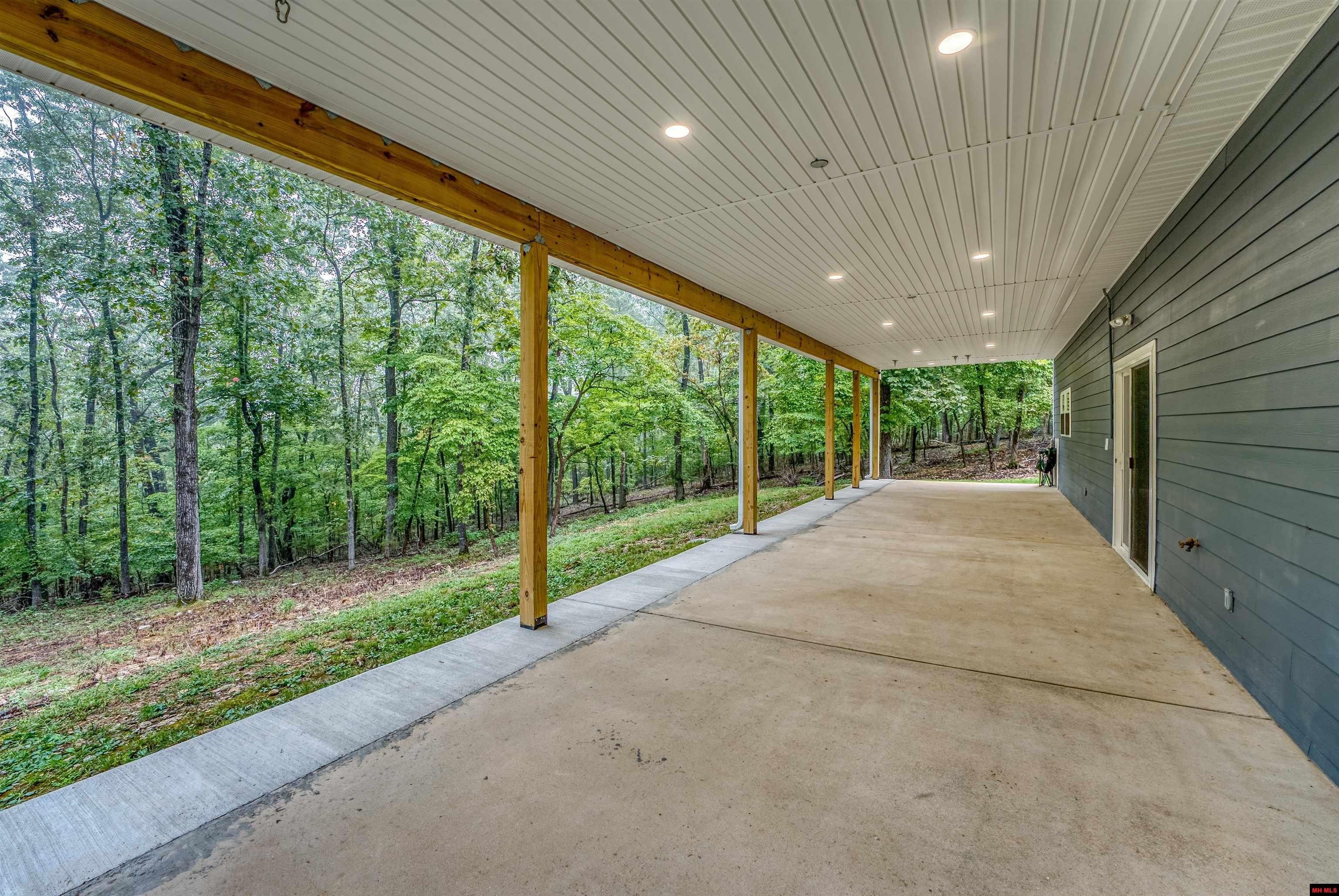 Mountain Home, Arkansas, 72653, United States, 3 Bedrooms Bedrooms, ,4 BathroomsBathrooms,Residential,For Sale,1935895