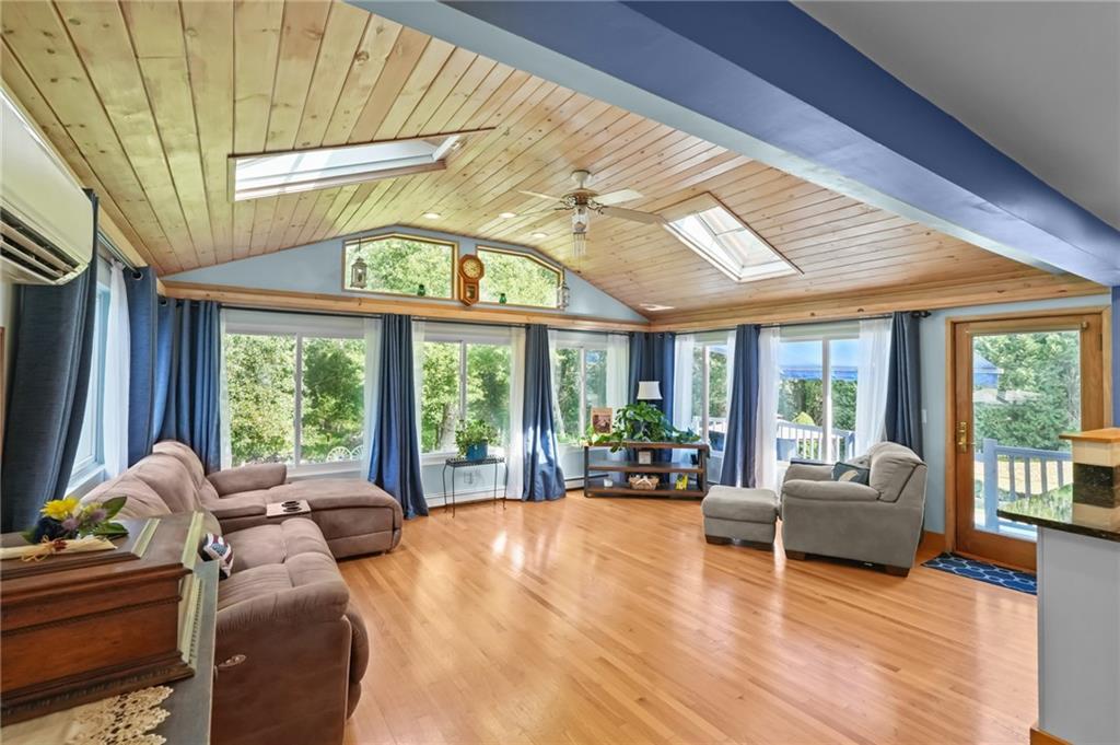 North Kingstown, Rhode Island, 02852, United States, 3 Bedrooms Bedrooms, ,4 BathroomsBathrooms,Residential,For Sale,1973997