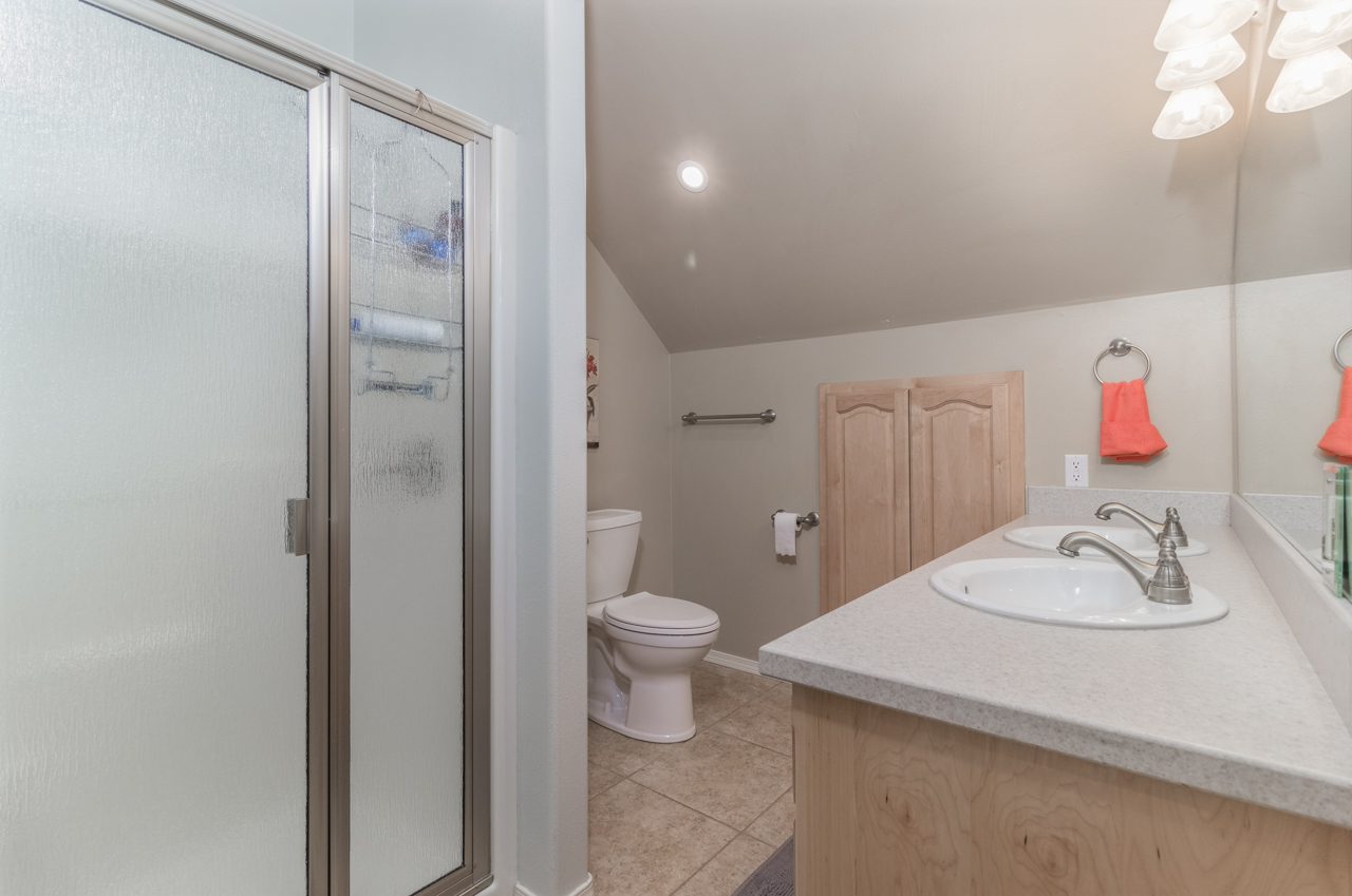 Bonners Ferry, Idaho, 83805, United States, 5 Bedrooms Bedrooms, ,5 BathroomsBathrooms,Residential,For Sale,1879157