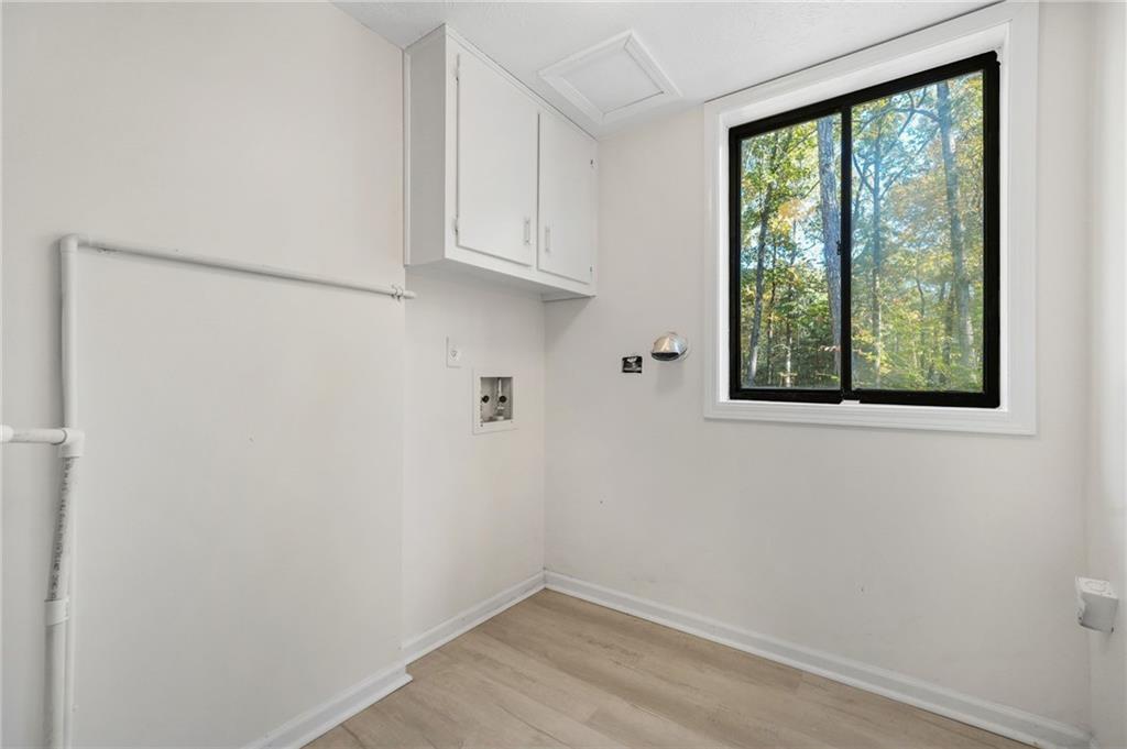 Snellville, Georgia, 30039, United States, 5 Bedrooms Bedrooms, ,4 BathroomsBathrooms,Residential,For Sale,1993862