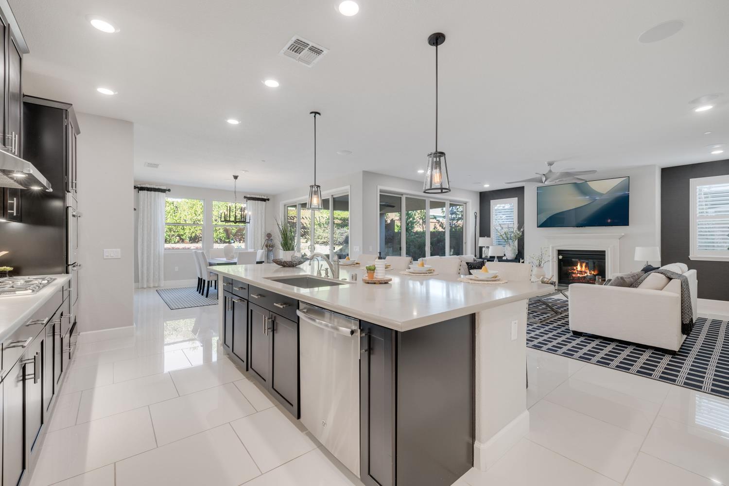 El Dorado Hills, California, 95762, United States, 3 Bedrooms Bedrooms, ,3 BathroomsBathrooms,Residential,For Sale,1987494