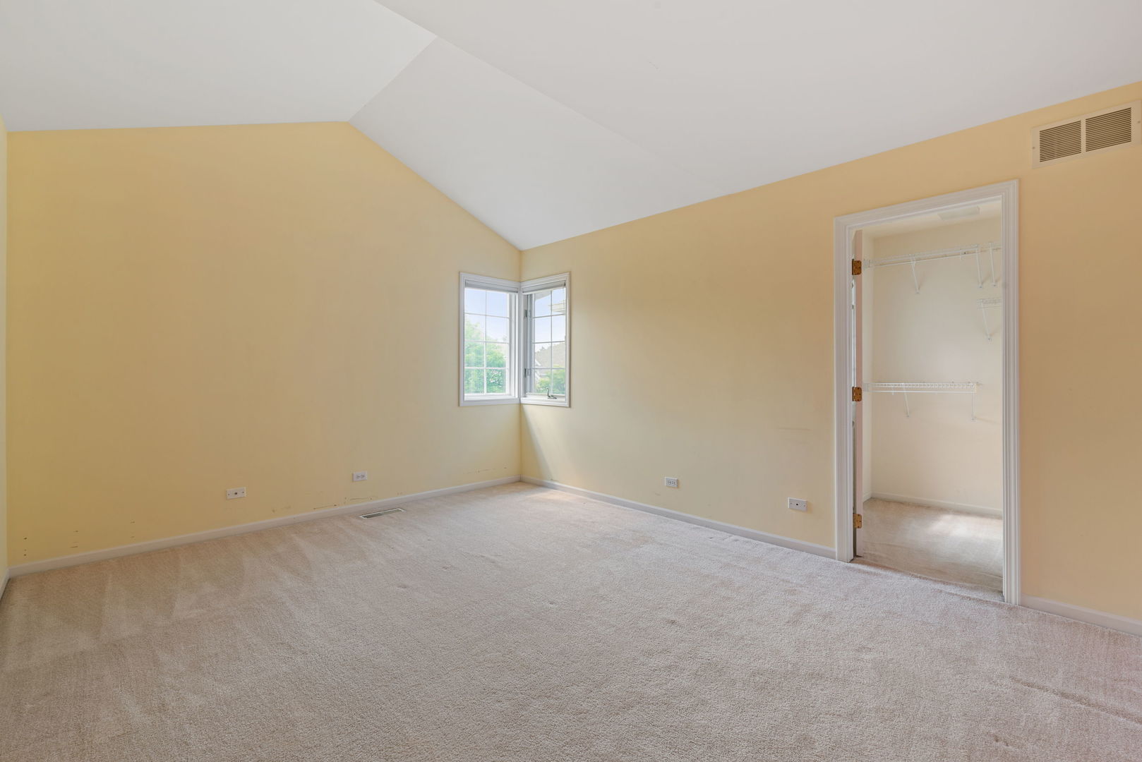 Clarendon Hills, Illinois, 60514, United States, 3 Bedrooms Bedrooms, ,4 BathroomsBathrooms,Residential,For Sale,1917316