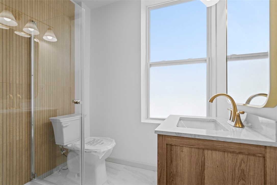 Lawrenceville, Pennsylvania, 15201, United States, 4 Bedrooms Bedrooms, ,4 BathroomsBathrooms,Residential,For Sale,1895769