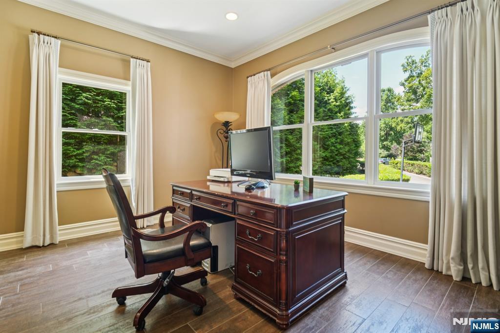 Oakland, New Jersey, 07436, United States, 5 Bedrooms Bedrooms, ,5 BathroomsBathrooms,Residential,For Sale,1907323