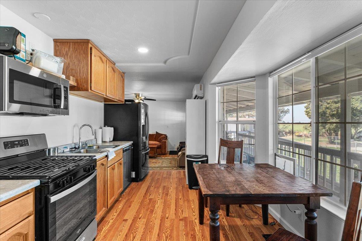 Escalon, California, 95320, United States, 6 Bedrooms Bedrooms, ,3 BathroomsBathrooms,Residential,For Sale,1977867