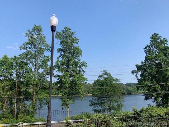 Shelton, Connecticut, 06484, United States, 2 Bedrooms Bedrooms, ,3 BathroomsBathrooms,Residential,For Sale,1933368