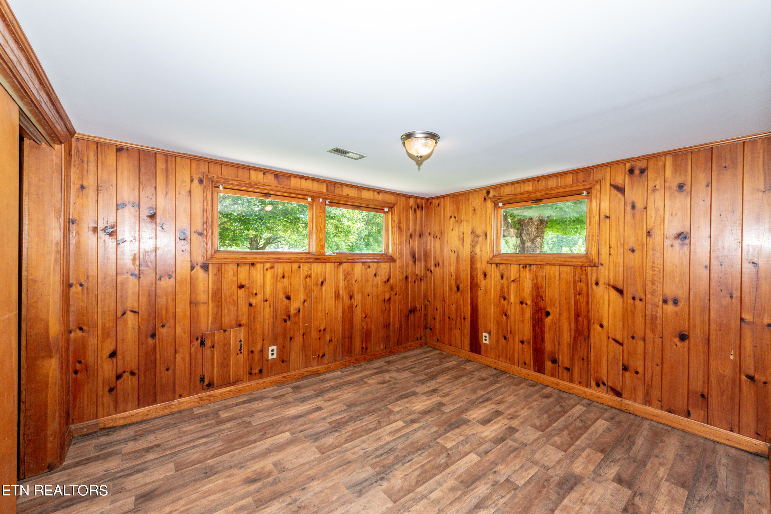 Townsend, Tennessee, 37882, United States, 3 Bedrooms Bedrooms, ,2 BathroomsBathrooms,Residential,For Sale,1984041