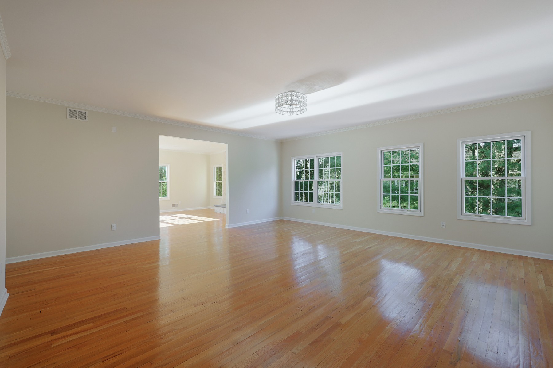  Impressive Seven Bedroom Colonial Offer Privacy and Practicality - 物件實景