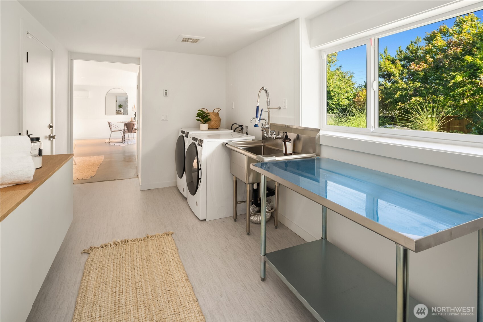 Seattle, Washington, 98177, United States, 4 Bedrooms Bedrooms, ,1 BathroomBathrooms,Residential,For Sale,1988079