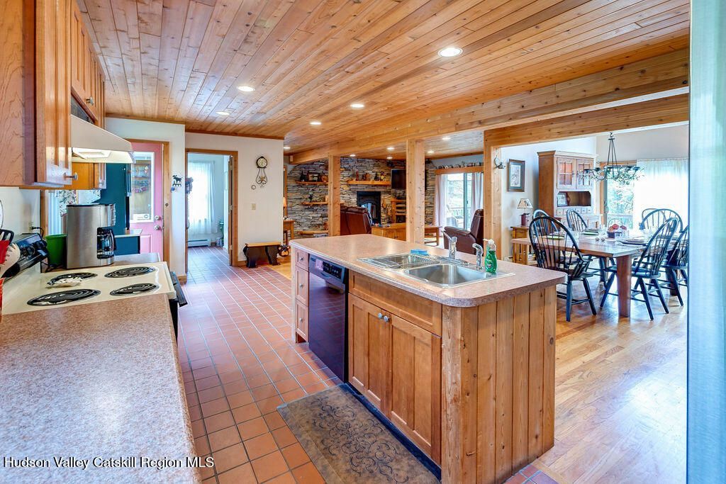 Highmount, New York, 12441, United States, 4 Bedrooms Bedrooms, ,3 BathroomsBathrooms,Residential,For Sale,1918667