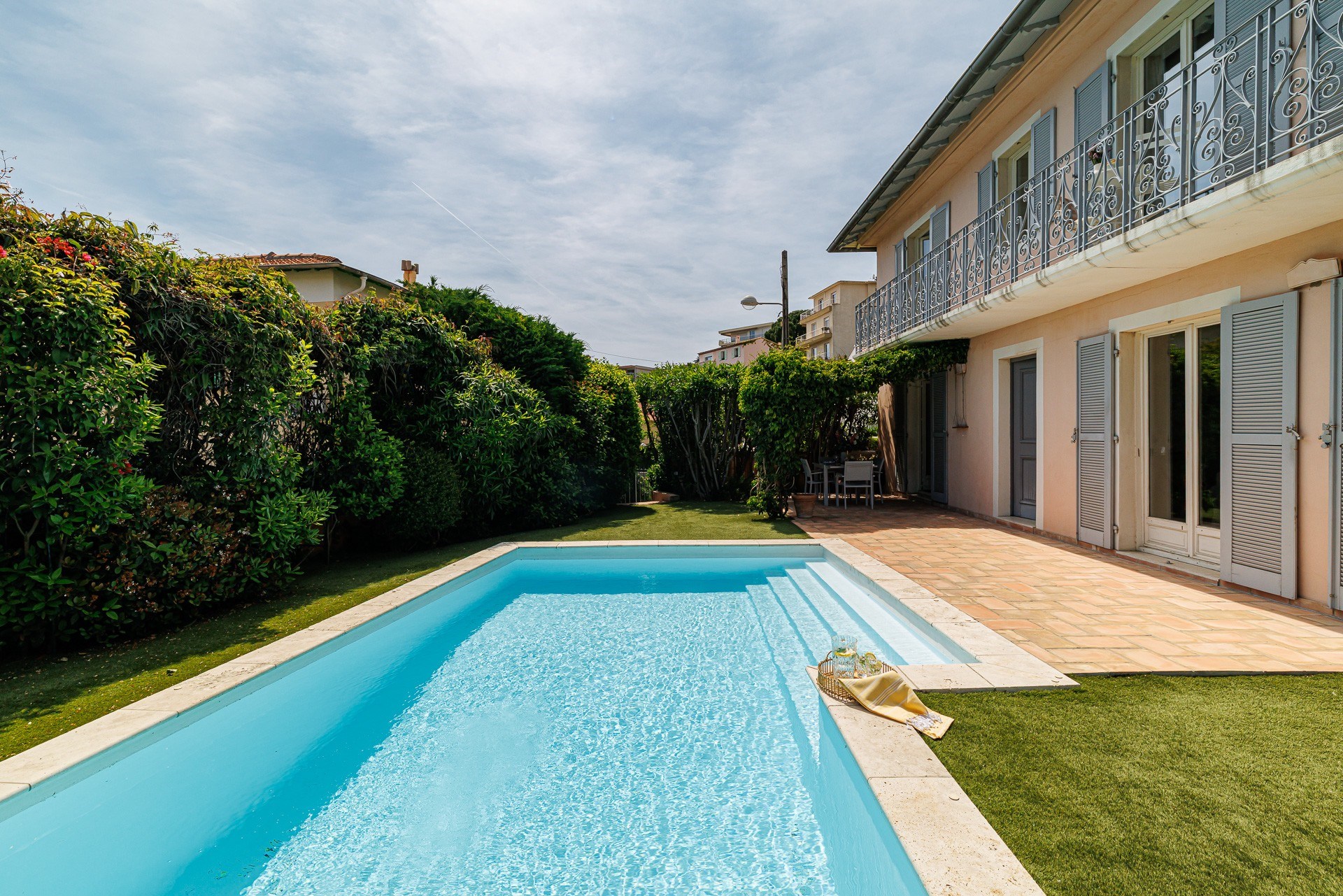  Nice Cimiez property with main house, 9 rental units, pool and large garage inv… - 物件實景