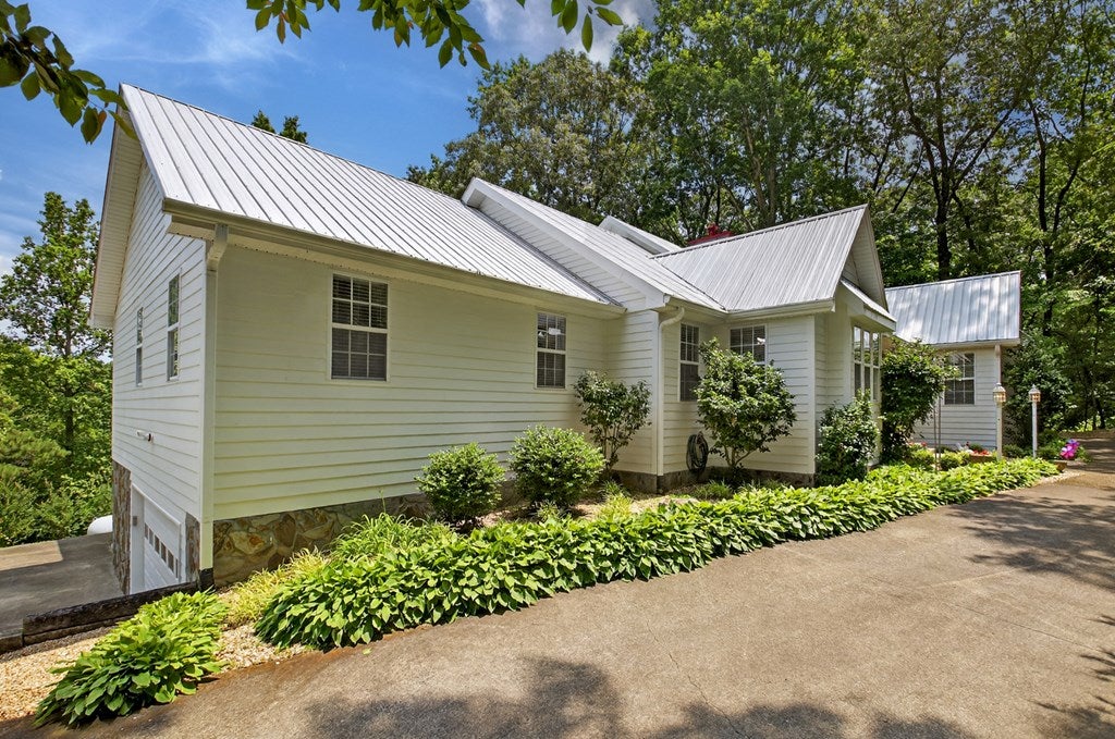 Talking Rock, Georgia, 30175, United States, 5 Bedrooms Bedrooms, ,4 BathroomsBathrooms,Residential,For Sale,1848832