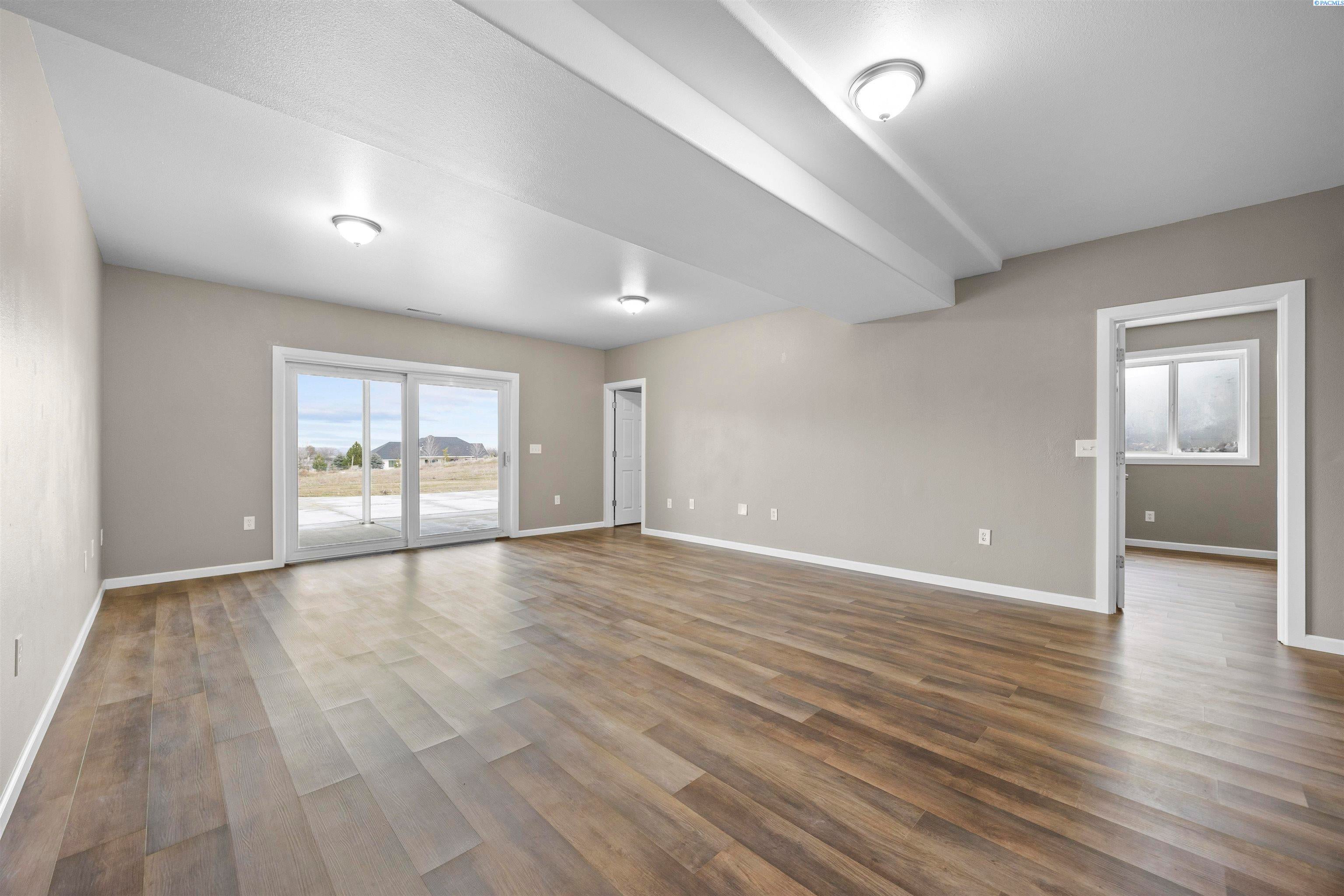 West Richland, Washington, 99353, United States, 5 Bedrooms Bedrooms, ,3 BathroomsBathrooms,Residential,For Sale,2020893