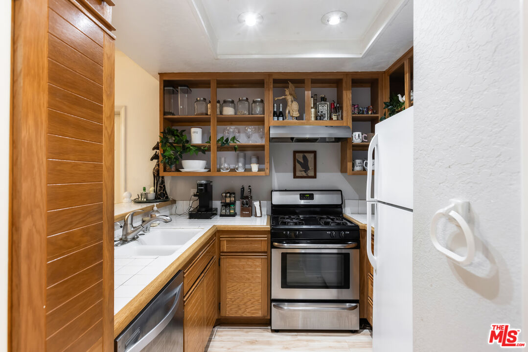 Playa Del Rey, California, 90293, United States, 1 Bedroom Bedrooms, ,1 BathroomBathrooms,Residential,For Sale,1940076