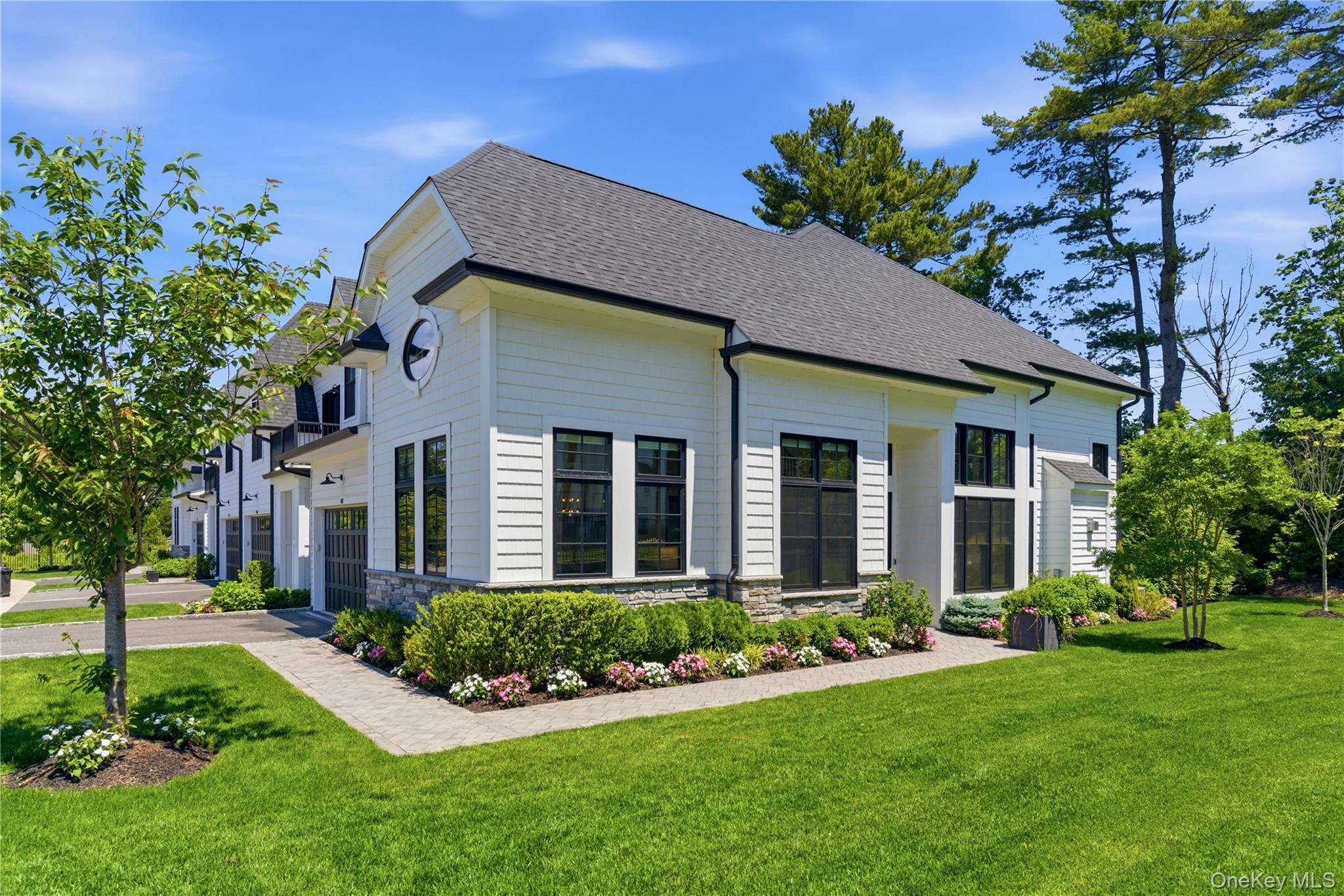  102 Three Ponds Lane E, Woodbury, NY, 11797 - 物件實景
