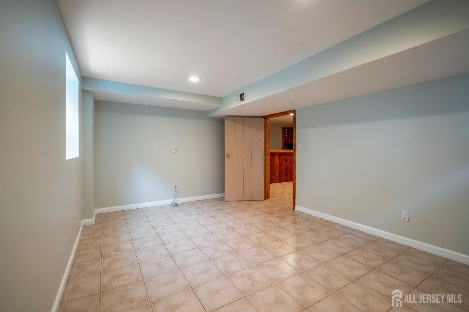 Edison, New Jersey, 08817, United States, 4 Bedrooms Bedrooms, ,2 BathroomsBathrooms,Residential,For Sale,1900843