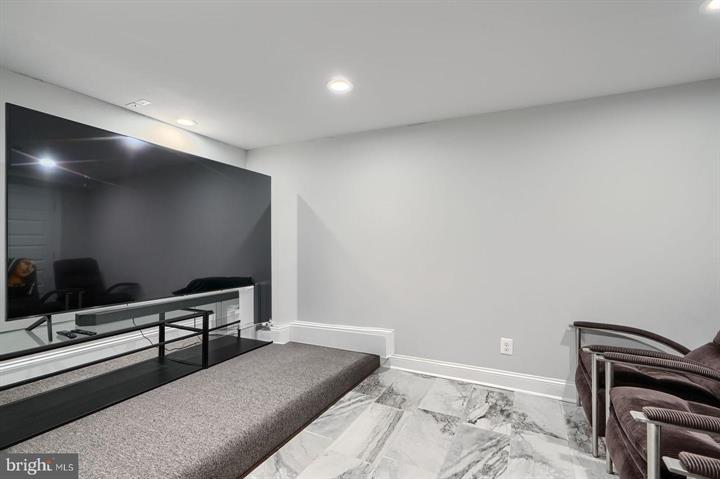 Baltimore, Maryland, 21230, United States, 5 Bedrooms Bedrooms, ,7 BathroomsBathrooms,Residential,For Sale,1920297