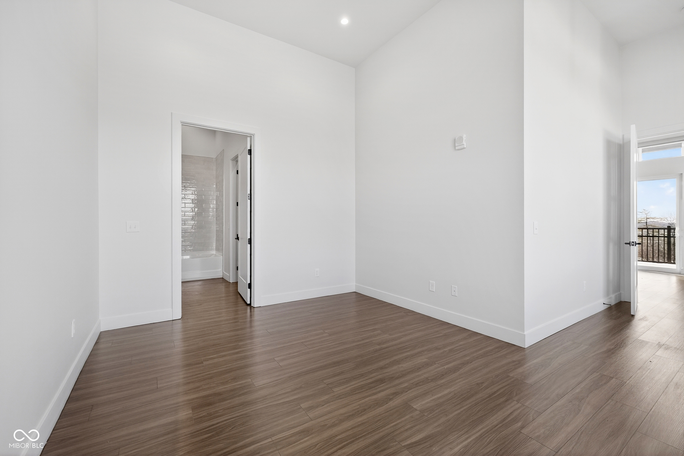 Carmel, Indiana, 46032, United States, 2 Bedrooms Bedrooms, ,3 BathroomsBathrooms,Residential,For Sale,1982696