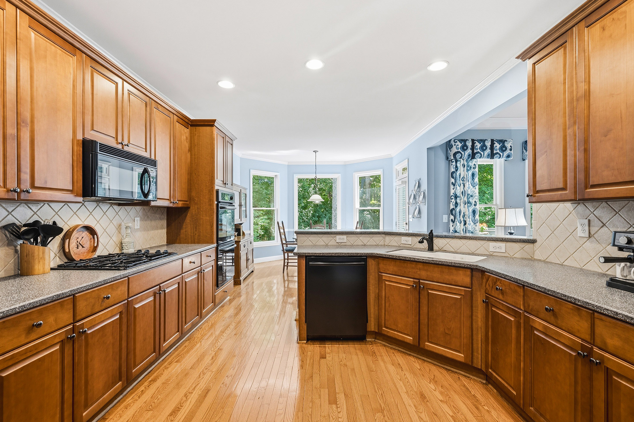  Beautifully Maintained Ranch Home in Unbeatable Location - 物件實景