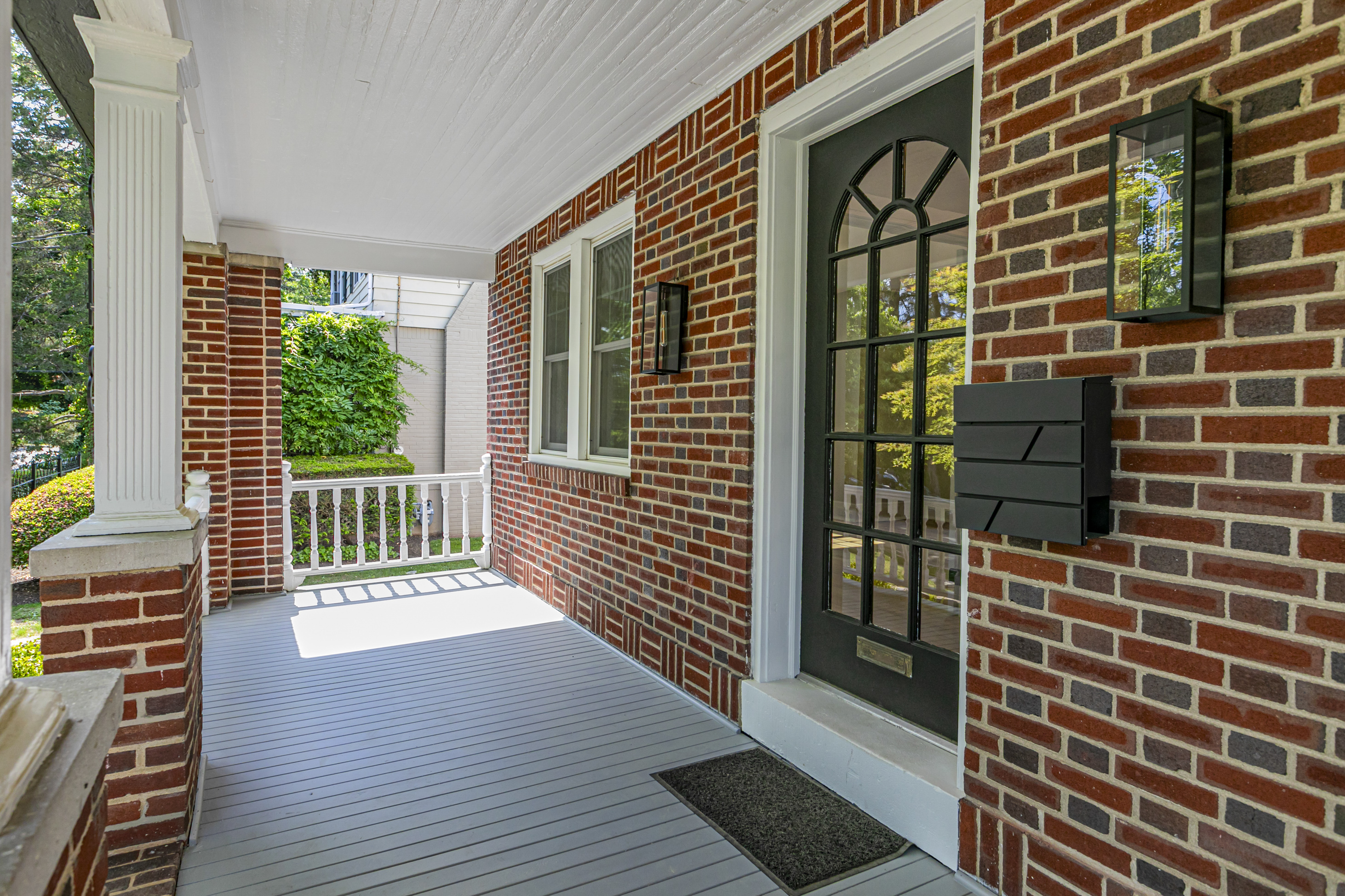  Smartly Updated Vintage Home with a Perfect Location - 物件實景