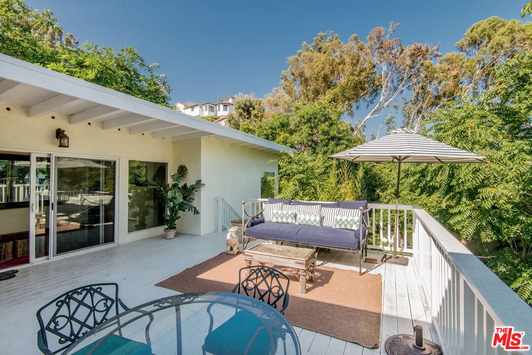 West Hollywood, California, 90069, United States, 3 Bedrooms Bedrooms, ,2 BathroomsBathrooms,Residential,For Sale,2002247