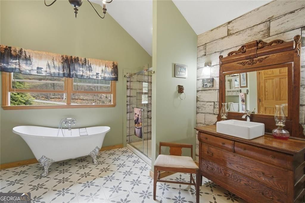 Ellijay, Georgia, 30540, United States, 3 Bedrooms Bedrooms, ,3 BathroomsBathrooms,Residential,For Sale,2036628