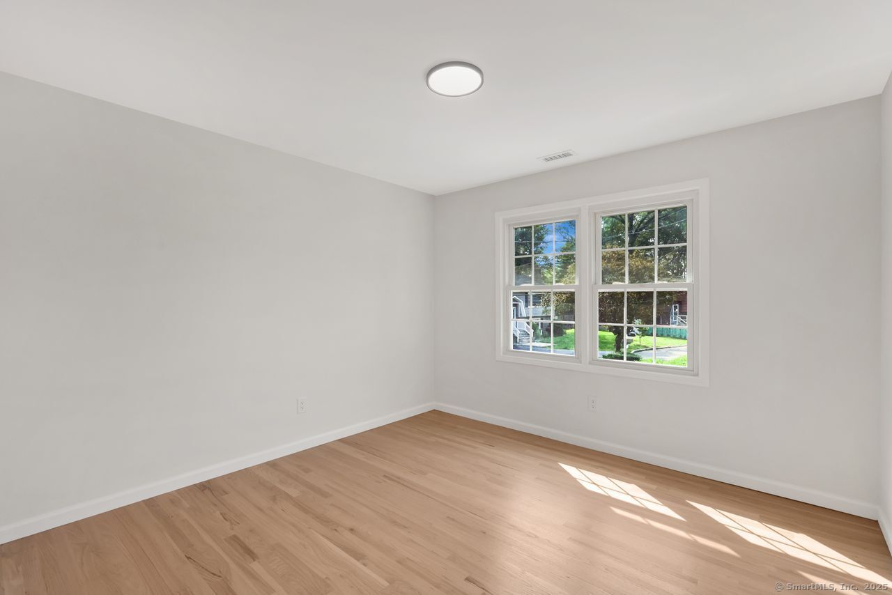 Milford, Connecticut, 06460, United States, 4 Bedrooms Bedrooms, ,3 BathroomsBathrooms,Residential,For Sale,1906885