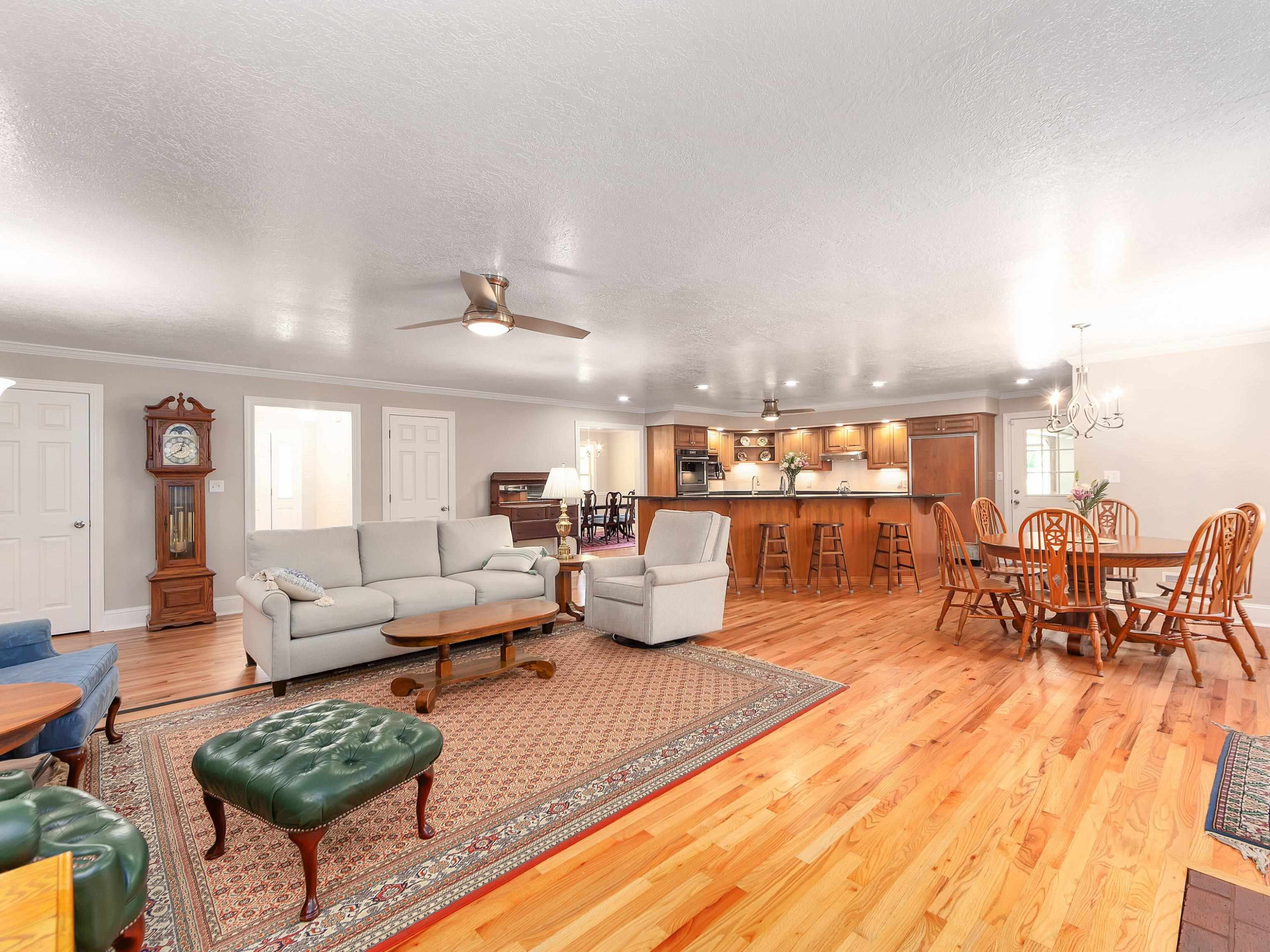 Medina, Tennessee, 38355, United States, 6 Bedrooms Bedrooms, ,4 BathroomsBathrooms,Residential,For Sale,1907793