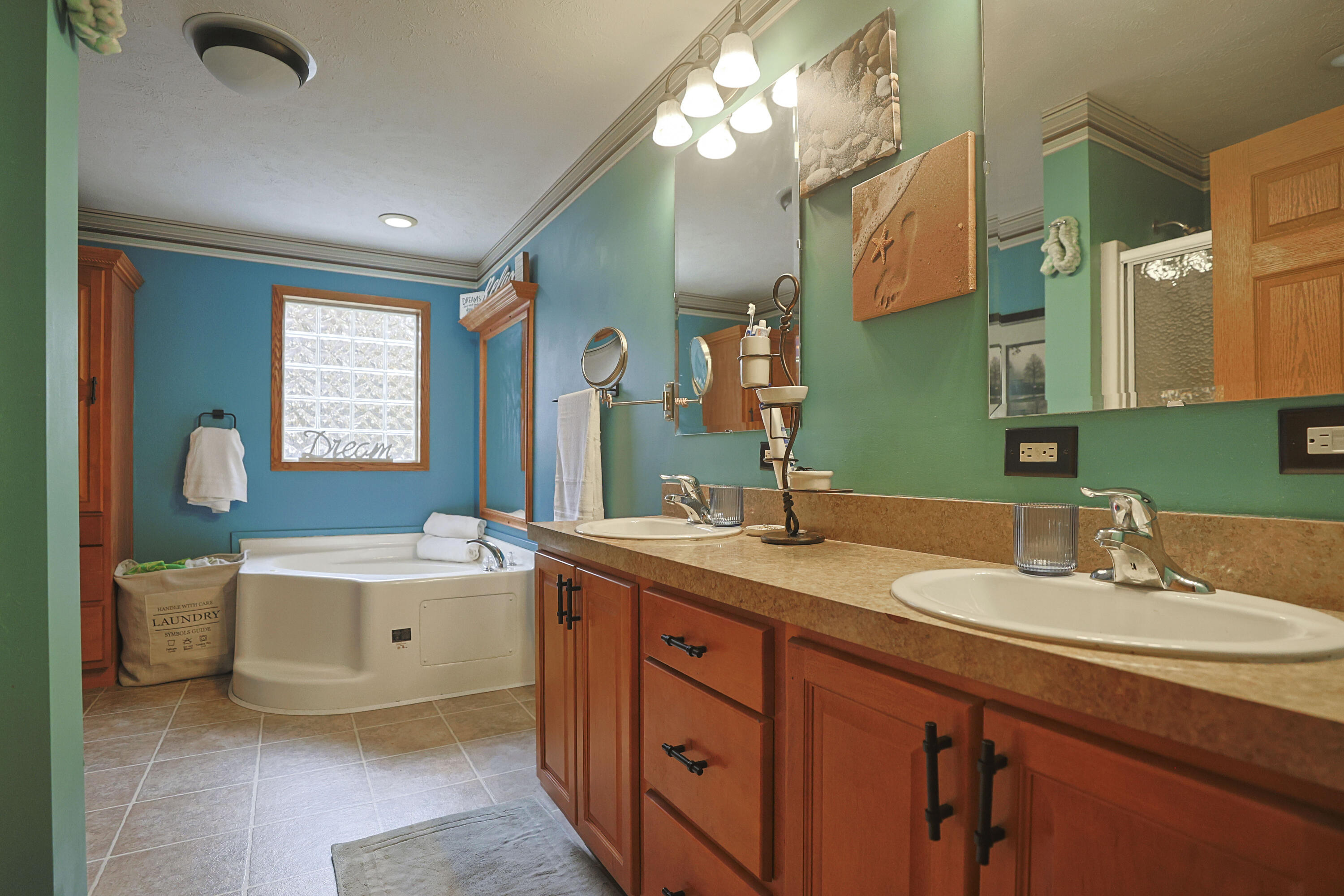 Cassopolis, Michigan, 49031, United States, 3 Bedrooms Bedrooms, ,2 BathroomsBathrooms,Residential,For Sale,1987063