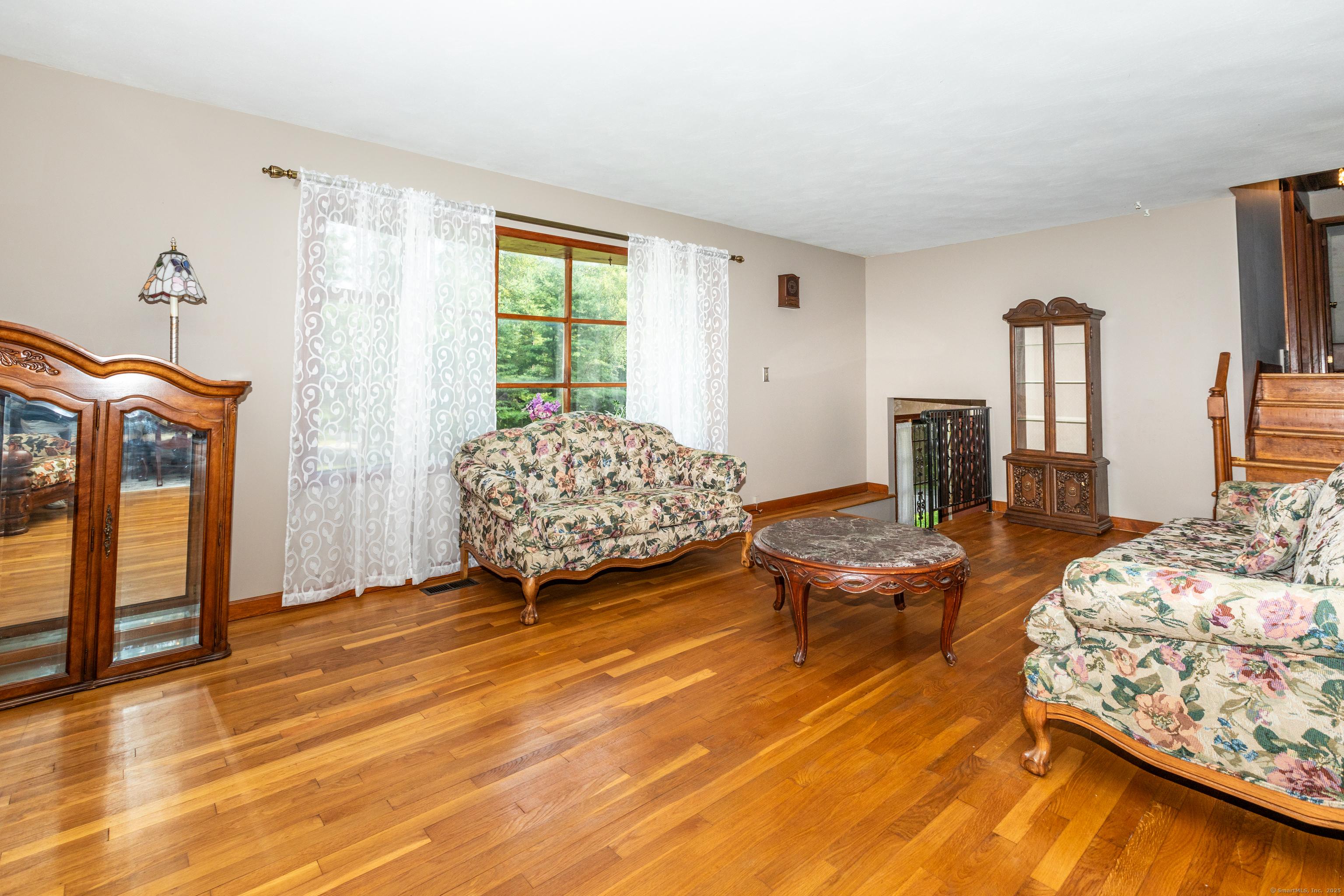 Oxford, Connecticut, 06478, United States, 3 Bedrooms Bedrooms, ,2 BathroomsBathrooms,Residential,For Sale,1915972