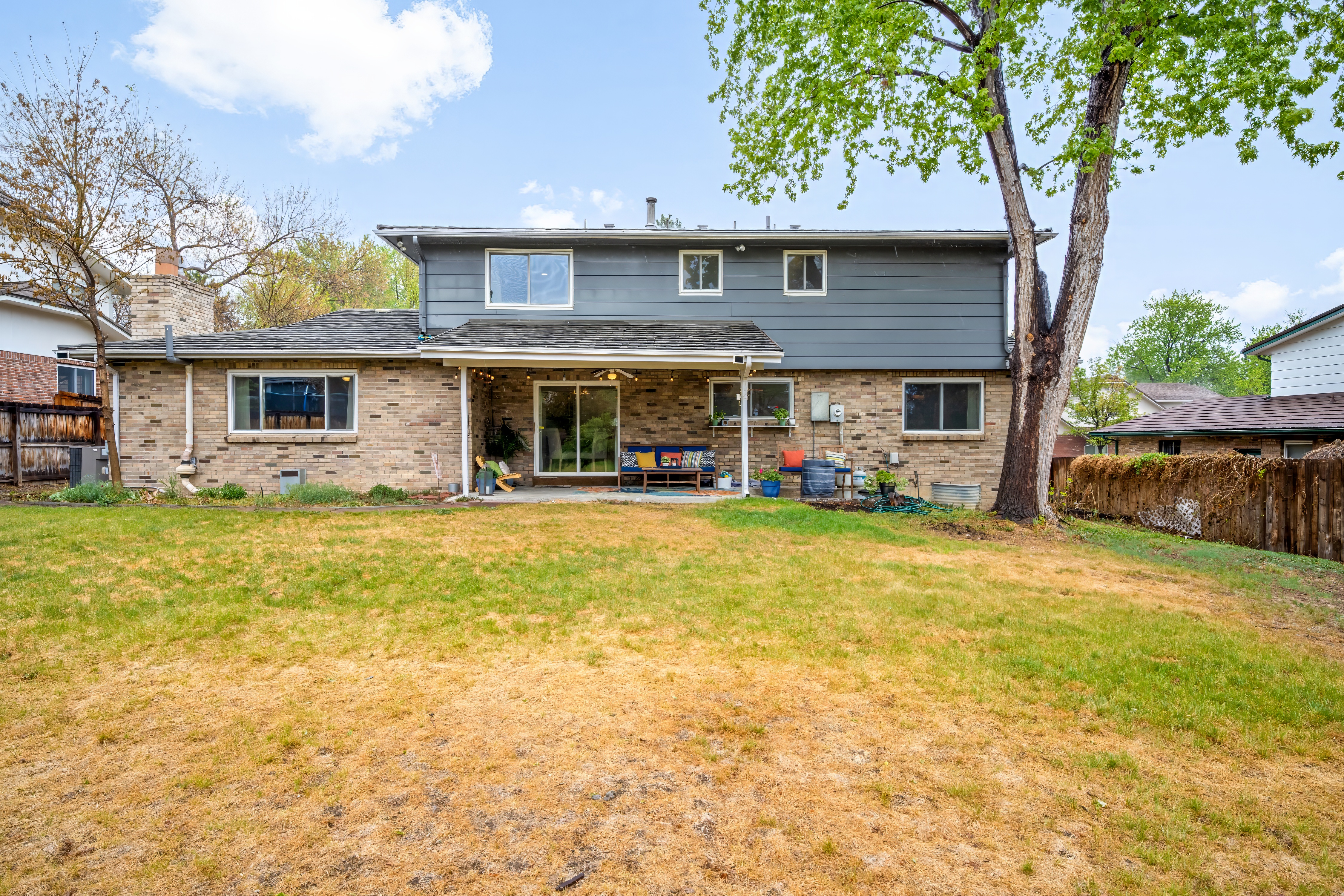  Beautifully Maintained Home in the Highly Desired Columbine Knolls Neighborhood - 物件實景