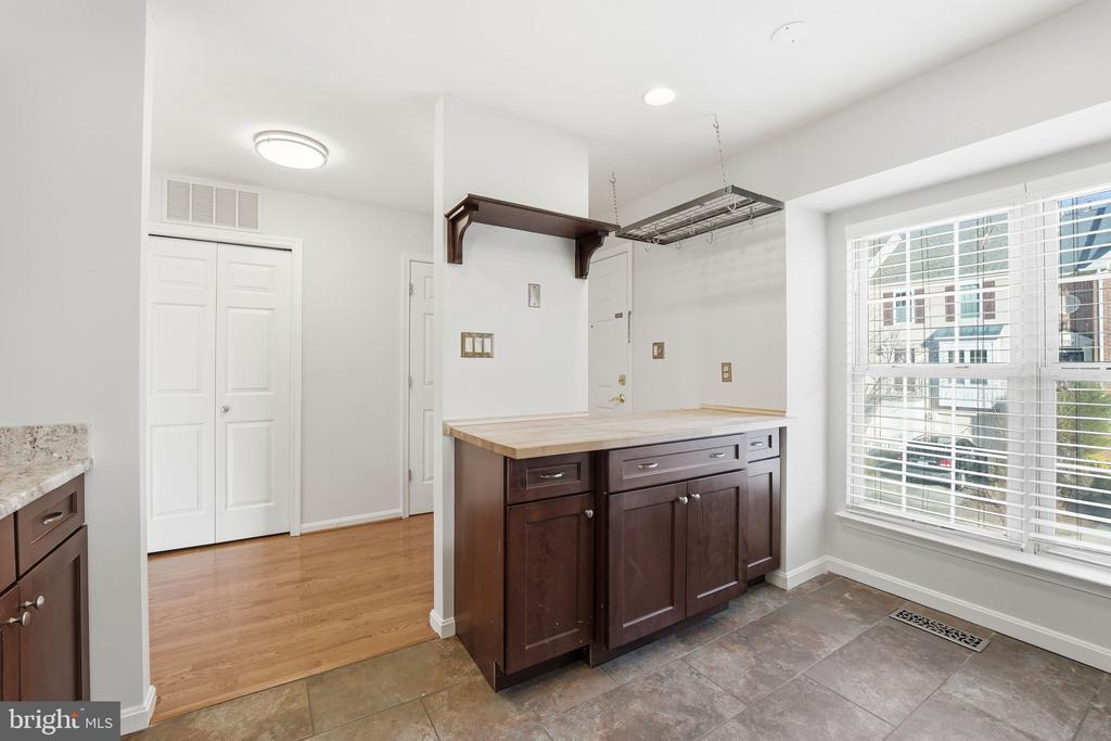 Sterling, Virginia, 20166, United States, 3 Bedrooms Bedrooms, ,3 BathroomsBathrooms,Residential,For Sale,2010365