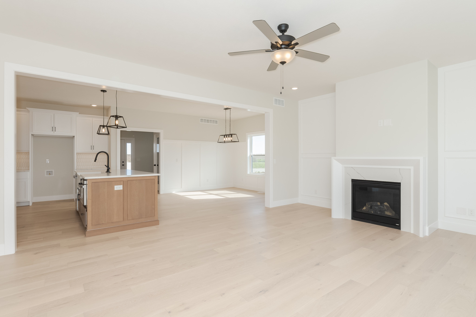 Bloomington, Illinois, 61705, United States, 4 Bedrooms Bedrooms, ,4 BathroomsBathrooms,Residential,For Sale,1957055