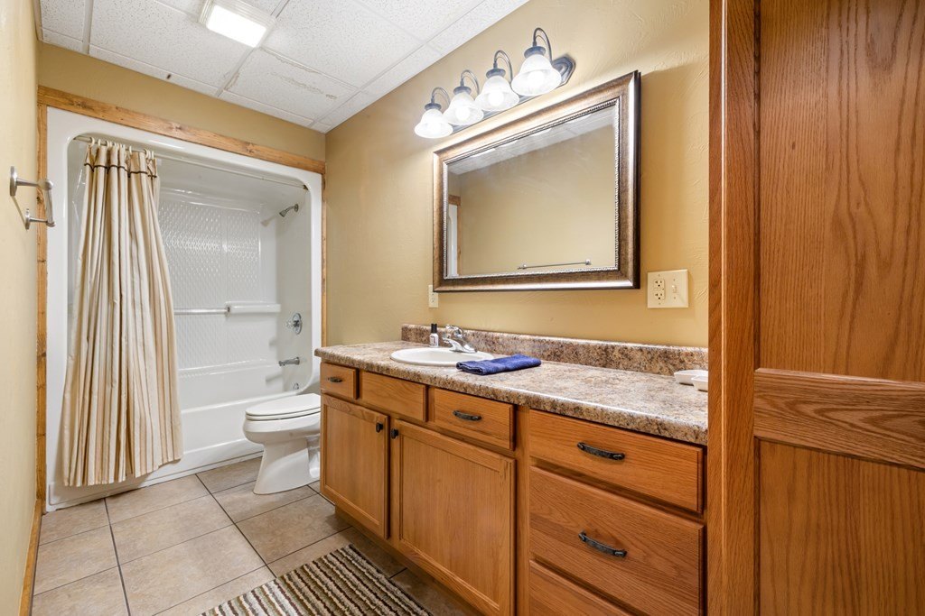 Hayesville, North Carolina, 28904, United States, 3 Bedrooms Bedrooms, ,4 BathroomsBathrooms,Residential,For Sale,1974136