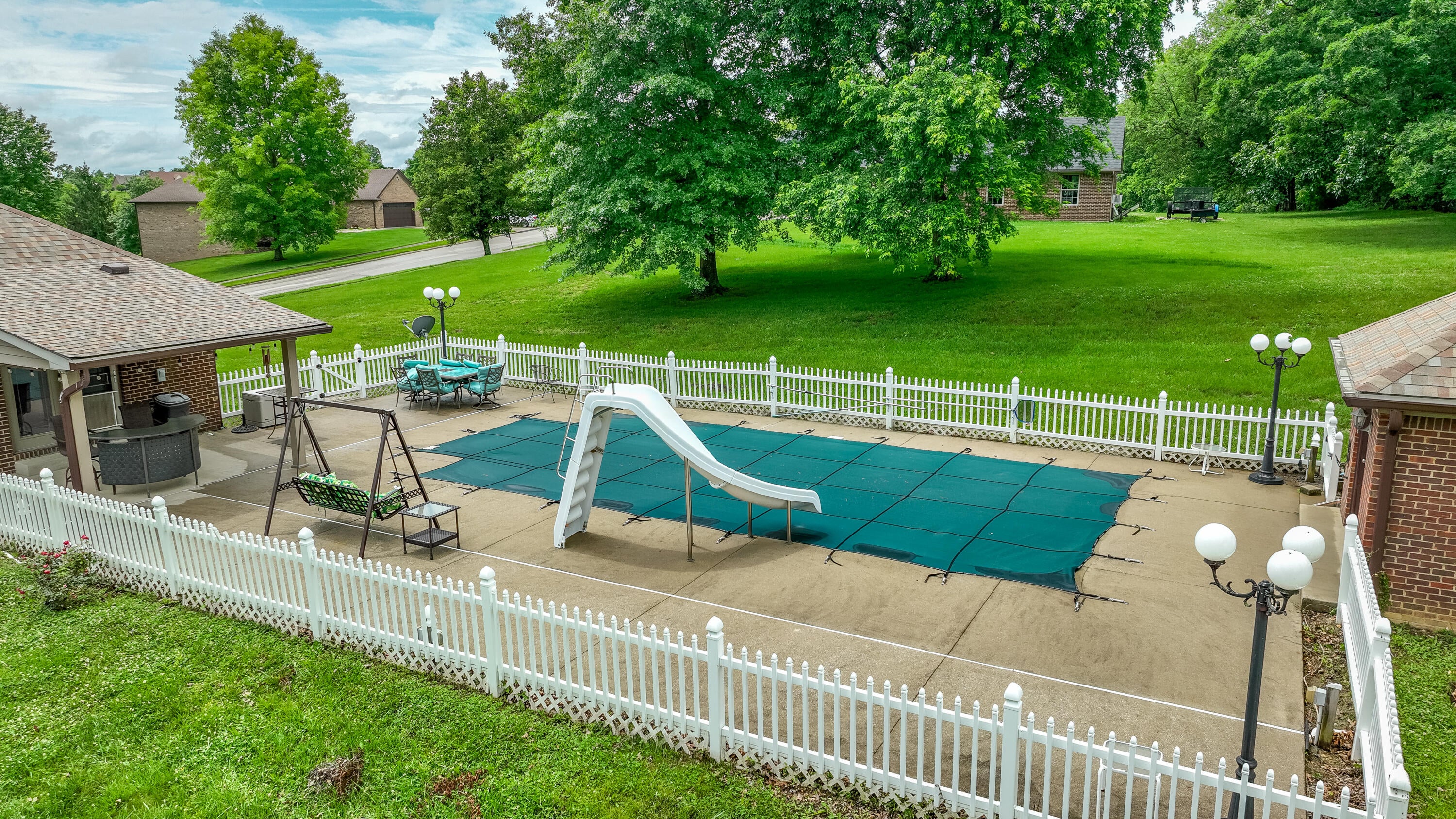Richmond, Kentucky, 40475, United States, 3 Bedrooms Bedrooms, ,2 BathroomsBathrooms,Residential,For Sale,2047972