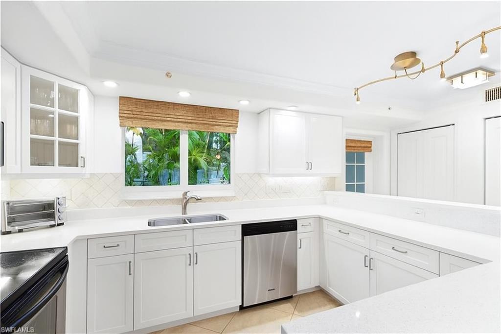 Naples, Florida, 34102, United States, 2 Bedrooms Bedrooms, ,2 BathroomsBathrooms,Residential,For Sale,1987994